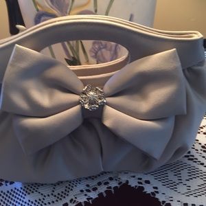 NWOT gray jeweled bag. Very pretty. With snaps🌷🌷